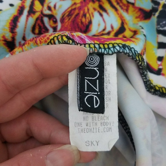 Onzie BengalTiger Capri M/L - Picture 4 of 8